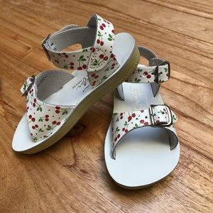 Salt Water Sandals by Hoy, Sz 8